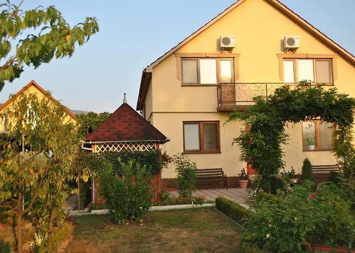 Квітковий Двір Golubinoye photo
