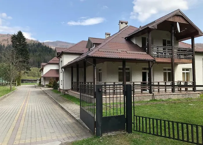 Zviazkivec Hotel Podgorodishche foto
